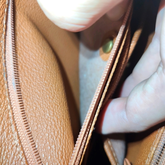 Dooney and Bourke "Whispers of Lace" Black All Weather Leather Shoulder/Hand Bag - Picture 16 of 16